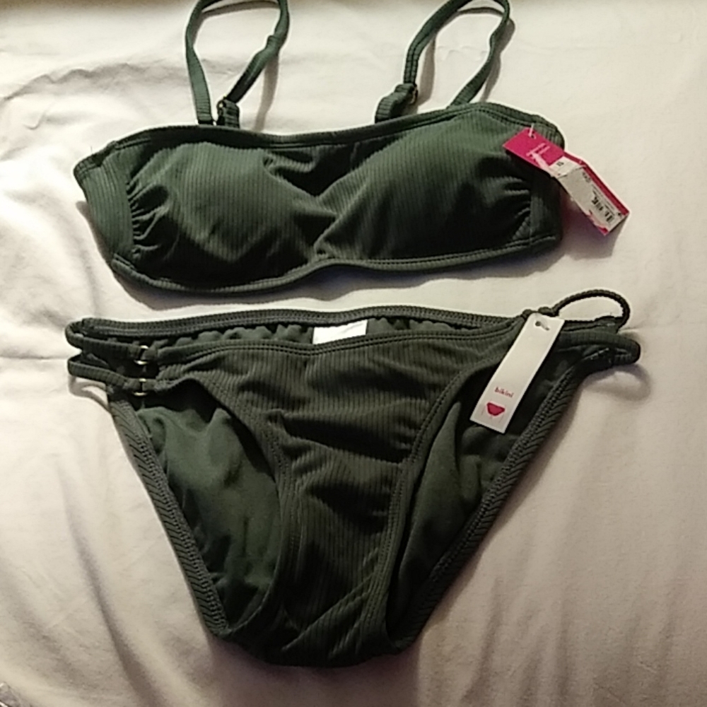 New swimming set with tag